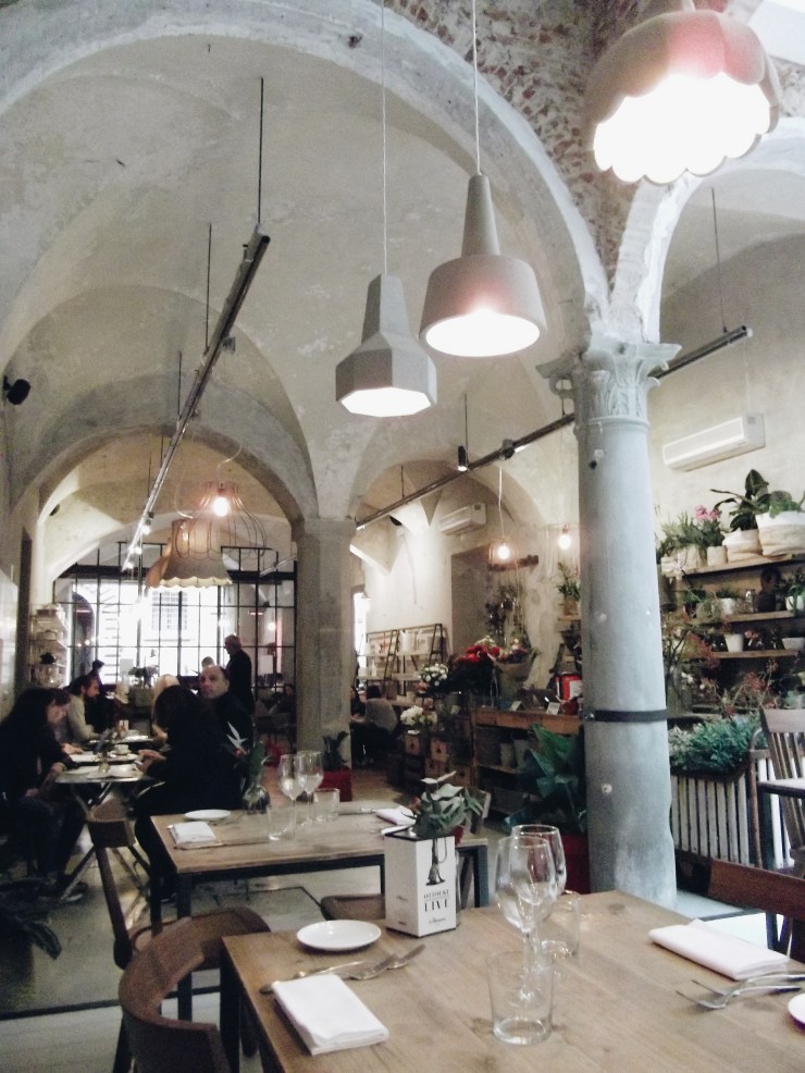 La Ménagère view seated at table in Florence