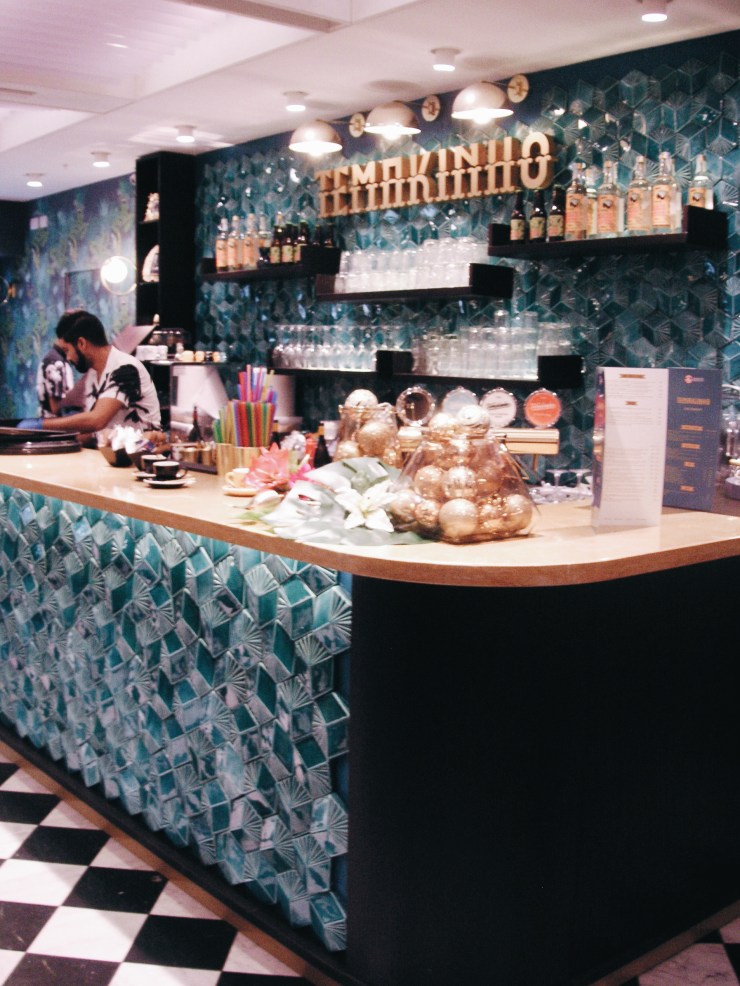 La Rinascente 6th Floor bar counter Rome Roma Retail roma-via-del-tritone