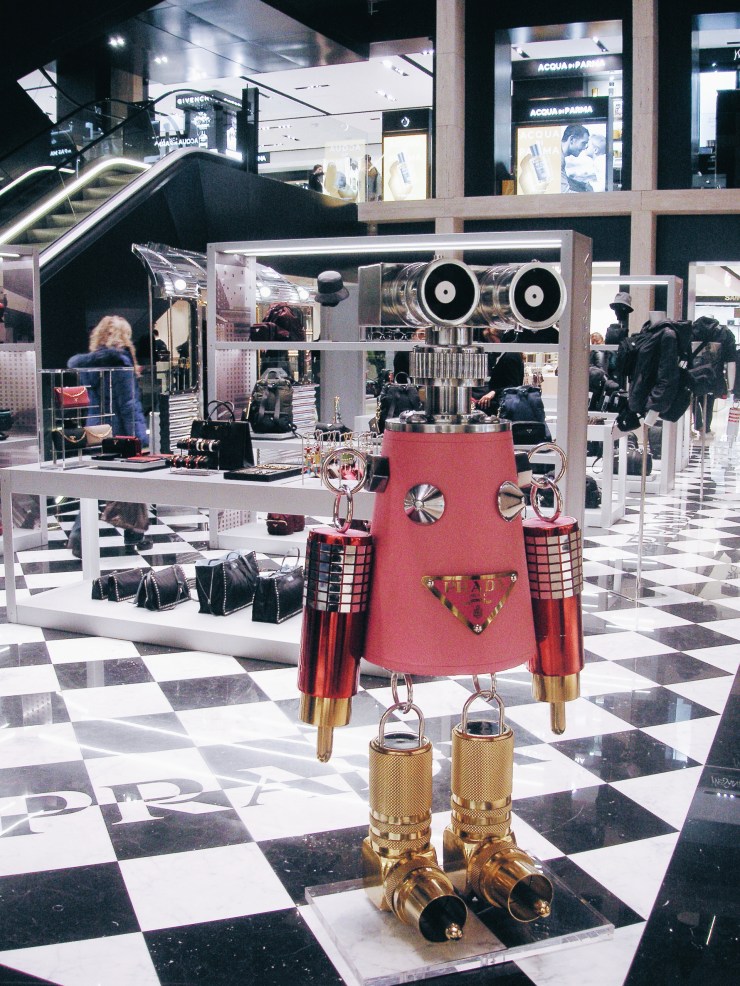 La Rinascente Prada corner Robot visual merchandising Rome Roma Retail roma-via-del-tritone