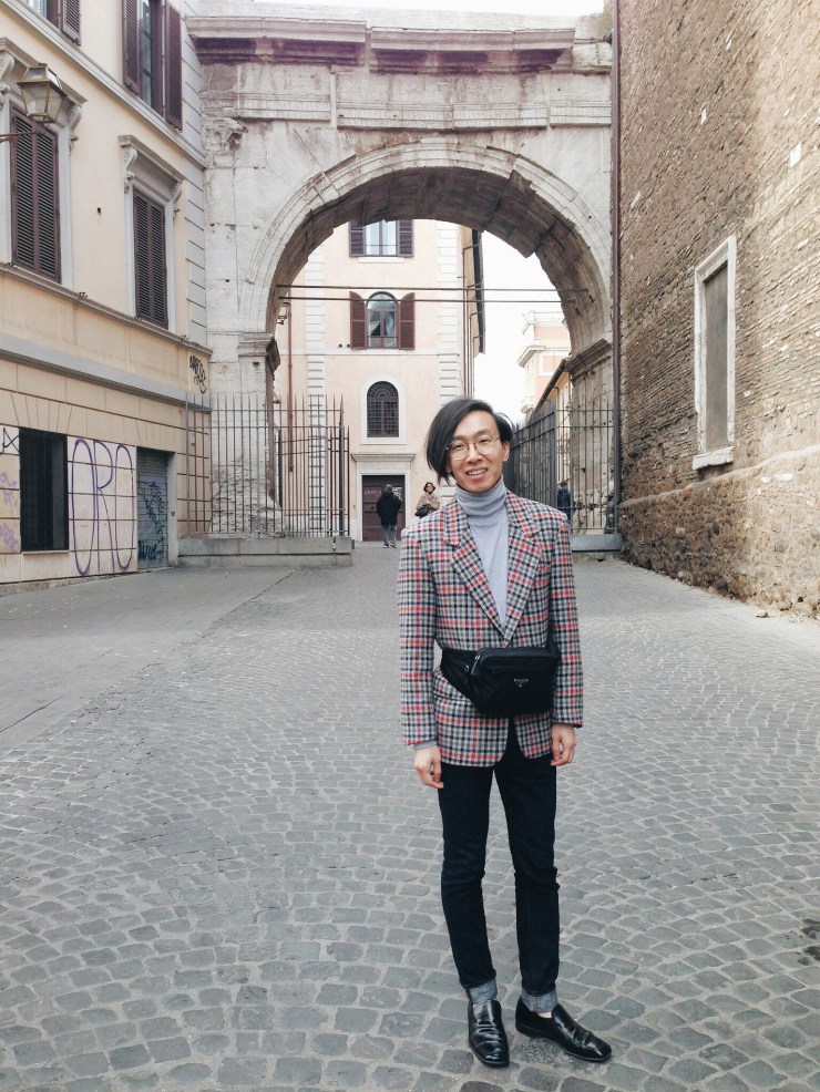 OOTD in Esquilino Rome wearing vintage blazer and Prada waist pouch